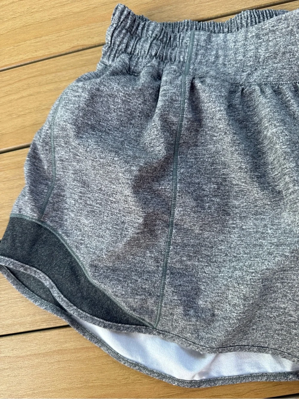 lululemon athletica Hotty Hot 2.5” Heather Lux multi-black color shorts. size 8